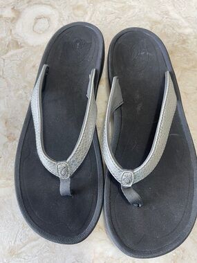 OluKai Women's Silver Strap Black Footbed Sandals